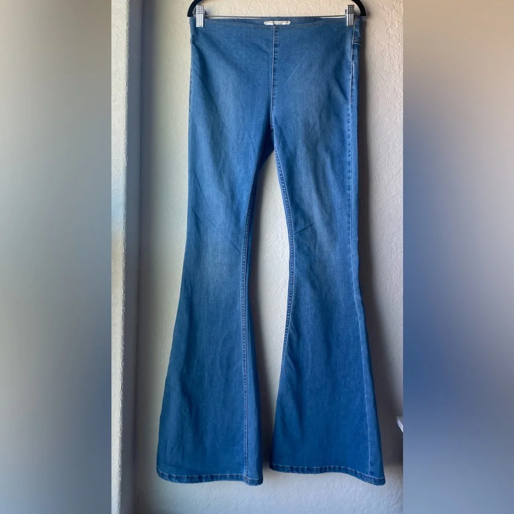 We The Free Penny Pull-On Flare Bottom Jeans ~ Size 28 - Picture 4 of 9
